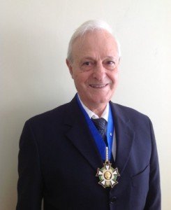 Maestro Gil recebeu láurea de Comendador pela Sociedade Brasileira de Artes, Cultura e Ensino, Ordem do Mérito Cultural Carlos Gomes, em dezembro de 2012.